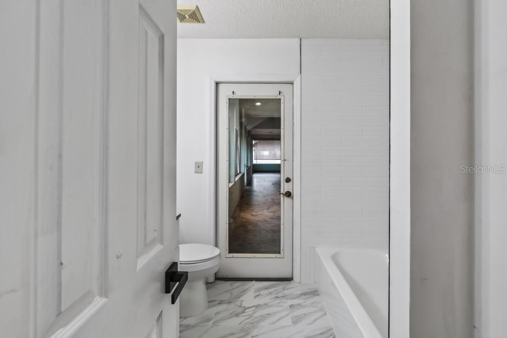 For Sale: $299,900 (3 beds, 2 baths, 2203 Square Feet)