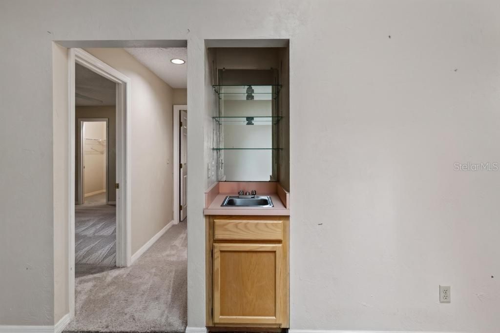For Sale: $299,900 (3 beds, 2 baths, 2203 Square Feet)