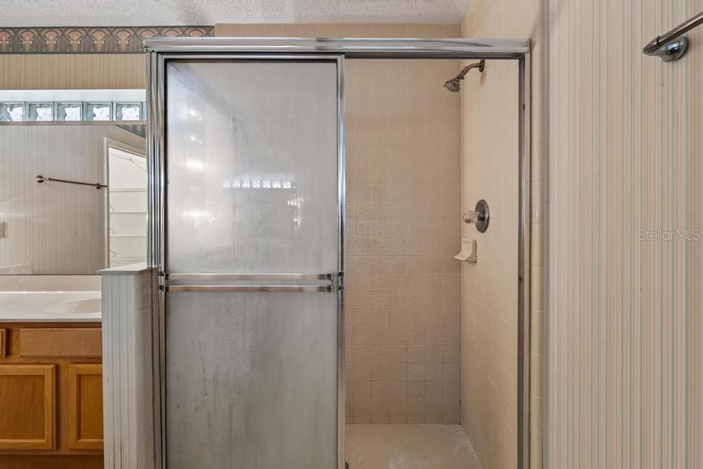 For Sale: $299,900 (3 beds, 2 baths, 2203 Square Feet)