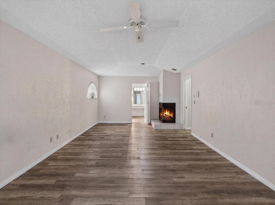 For Sale: $299,900 (3 beds, 2 baths, 2203 Square Feet)