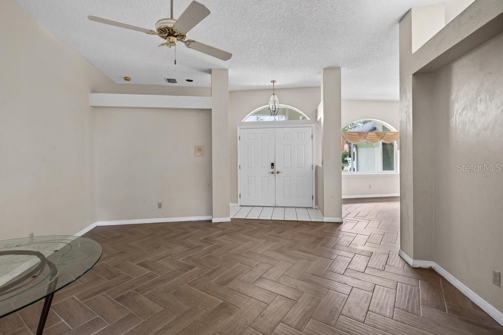 For Sale: $299,900 (3 beds, 2 baths, 2203 Square Feet)