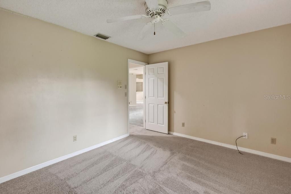 For Sale: $299,900 (3 beds, 2 baths, 2203 Square Feet)
