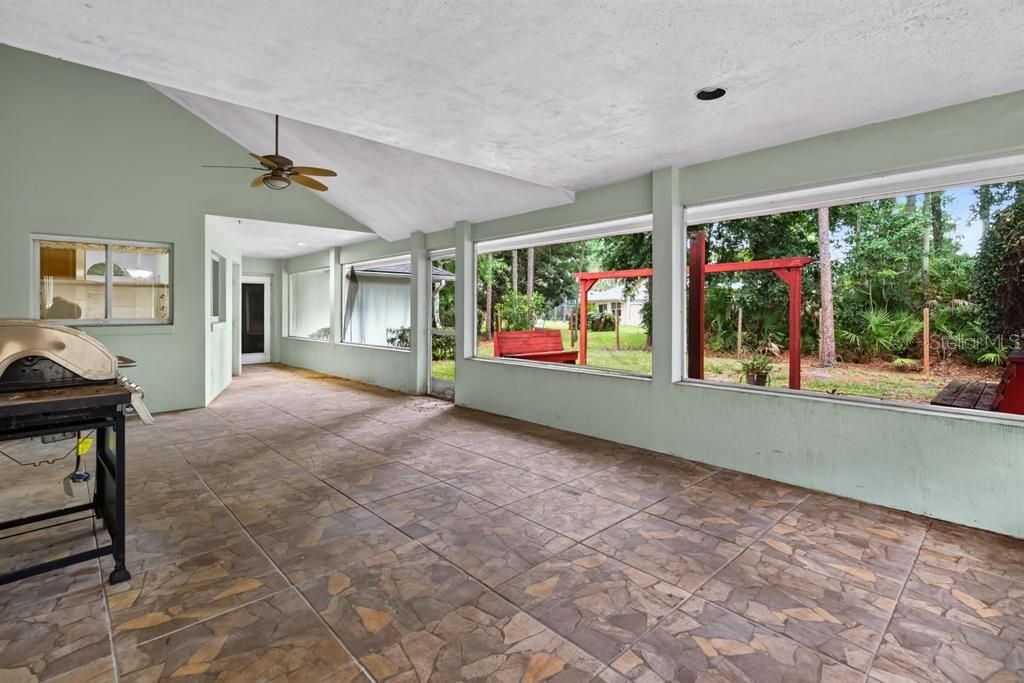 For Sale: $299,900 (3 beds, 2 baths, 2203 Square Feet)