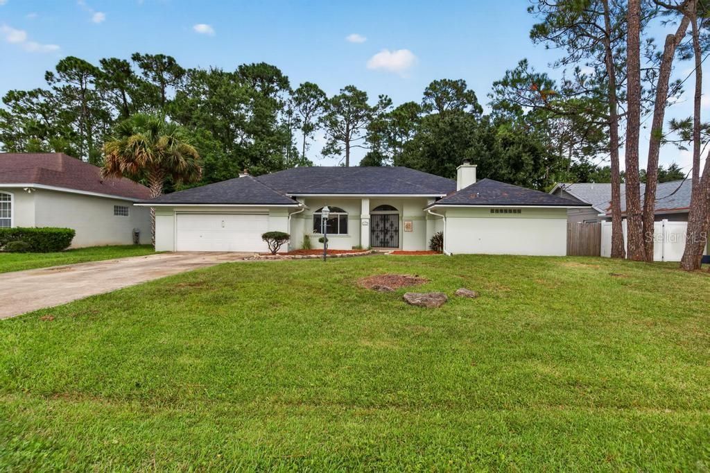 For Sale: $299,900 (3 beds, 2 baths, 2203 Square Feet)