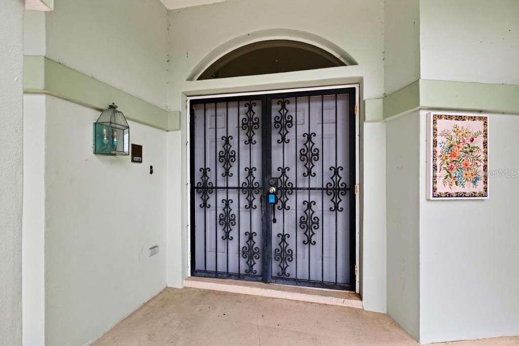 For Sale: $299,900 (3 beds, 2 baths, 2203 Square Feet)