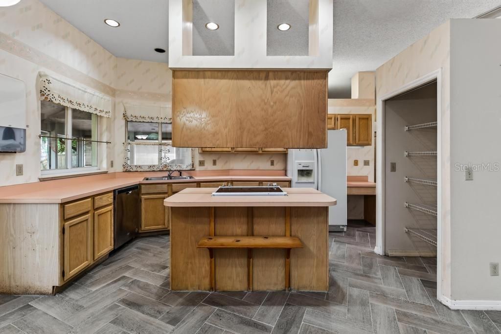 For Sale: $299,900 (3 beds, 2 baths, 2203 Square Feet)