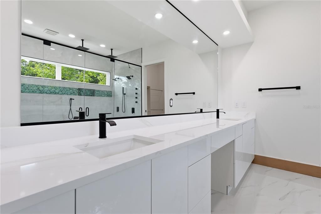 For Sale: $1,149,000 (4 beds, 3 baths, 3084 Square Feet)