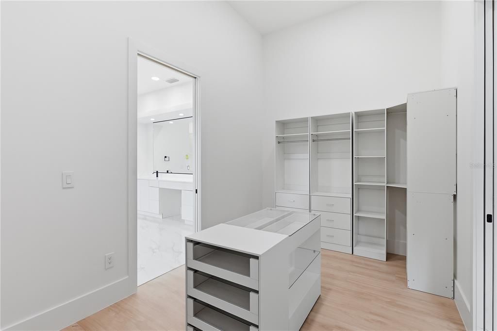 For Sale: $1,149,000 (4 beds, 3 baths, 3084 Square Feet)