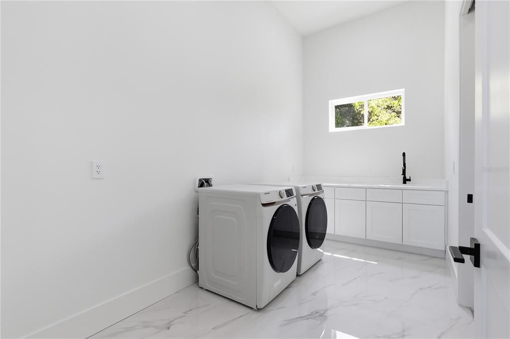 For Sale: $1,149,000 (4 beds, 3 baths, 3084 Square Feet)