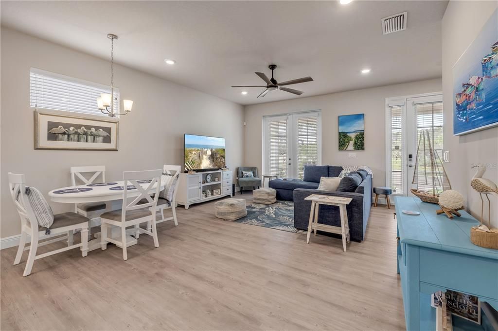 For Sale: $350,000 (2 beds, 2 baths, 1272 Square Feet)