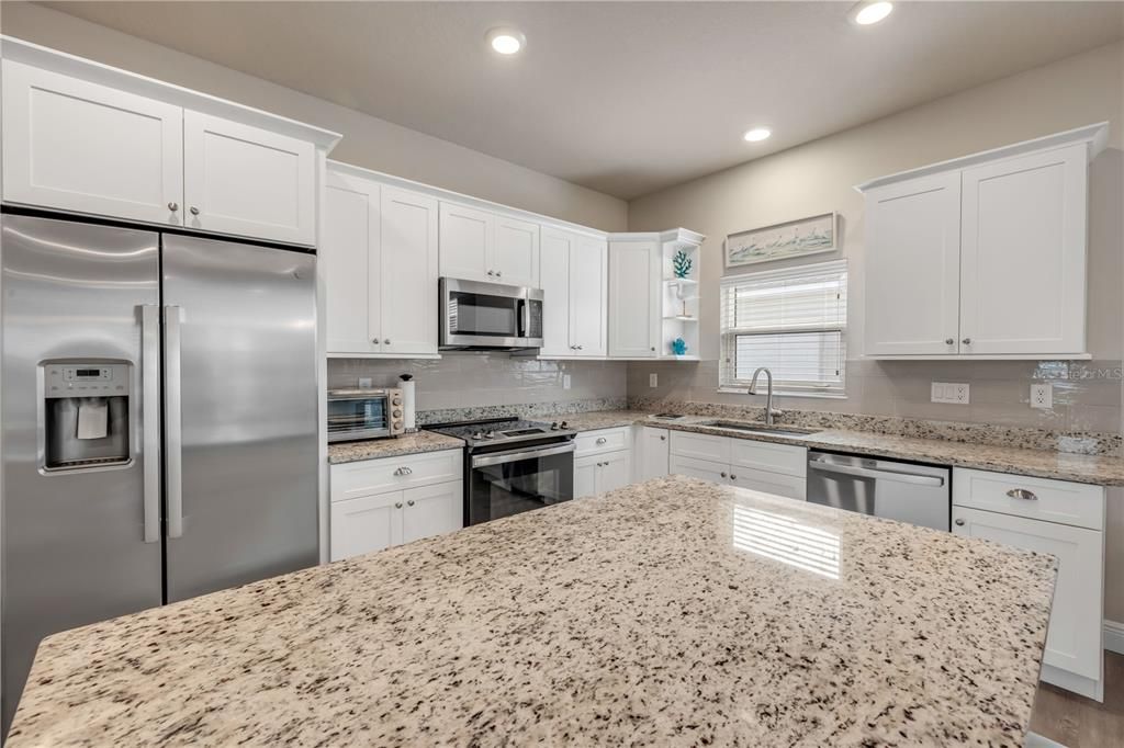 For Sale: $350,000 (2 beds, 2 baths, 1272 Square Feet)