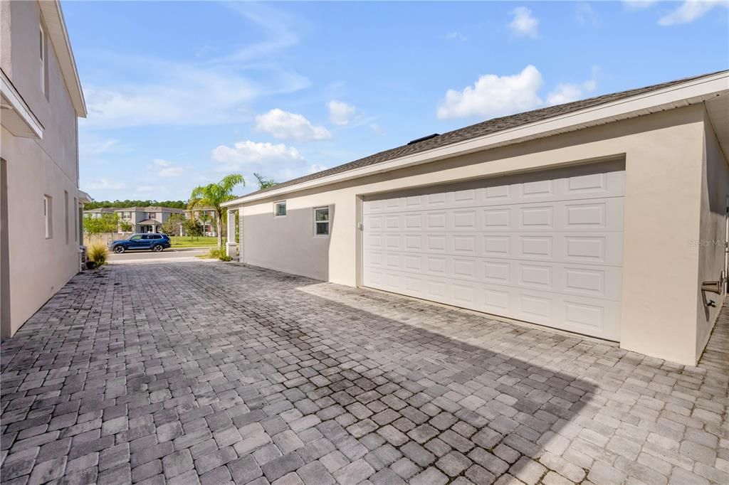 For Sale: $350,000 (2 beds, 2 baths, 1272 Square Feet)