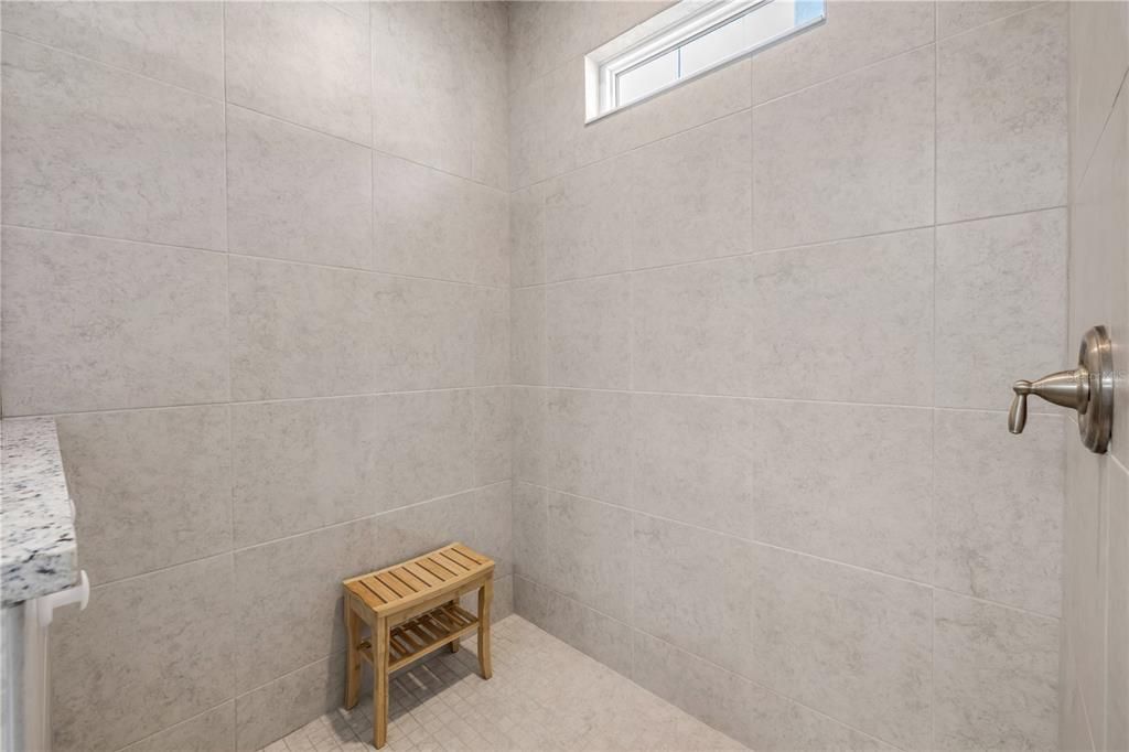 For Sale: $350,000 (2 beds, 2 baths, 1272 Square Feet)
