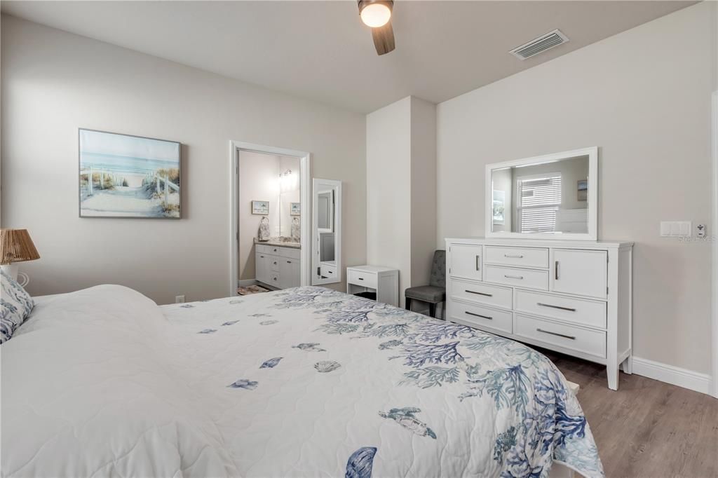 For Sale: $350,000 (2 beds, 2 baths, 1272 Square Feet)