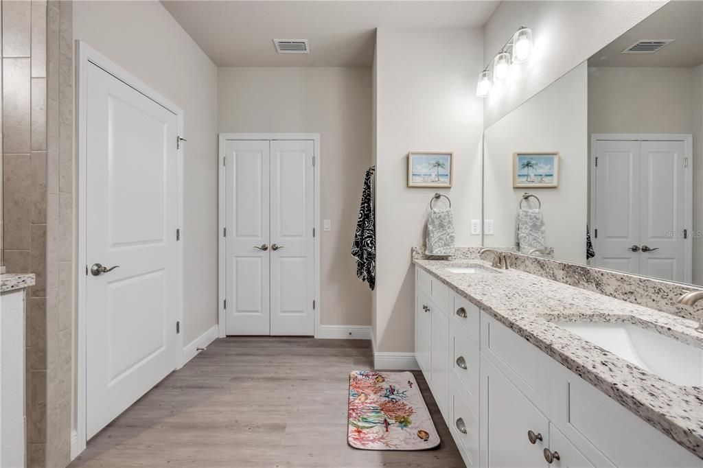 For Sale: $350,000 (2 beds, 2 baths, 1272 Square Feet)