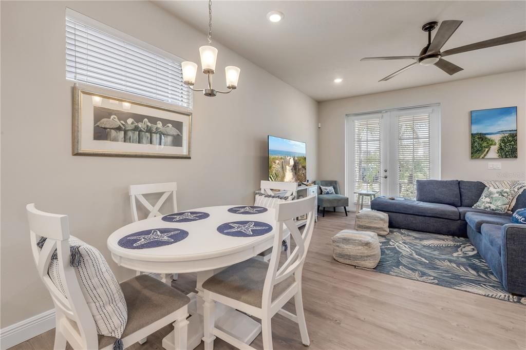 For Sale: $350,000 (2 beds, 2 baths, 1272 Square Feet)
