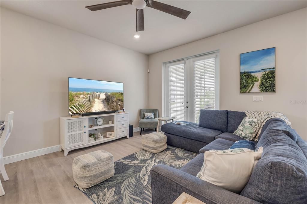 For Sale: $350,000 (2 beds, 2 baths, 1272 Square Feet)