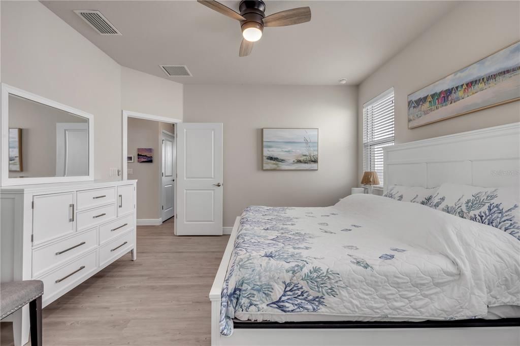For Sale: $350,000 (2 beds, 2 baths, 1272 Square Feet)