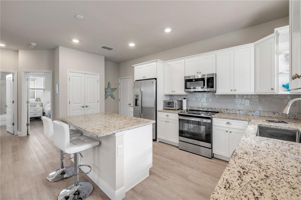 For Sale: $350,000 (2 beds, 2 baths, 1272 Square Feet)