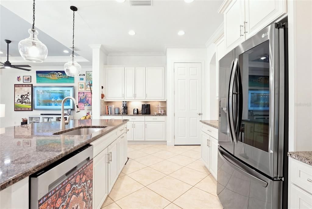 En Venta: $759,000 (3 camas, 2 baños, 2249 Pies cuadrados)