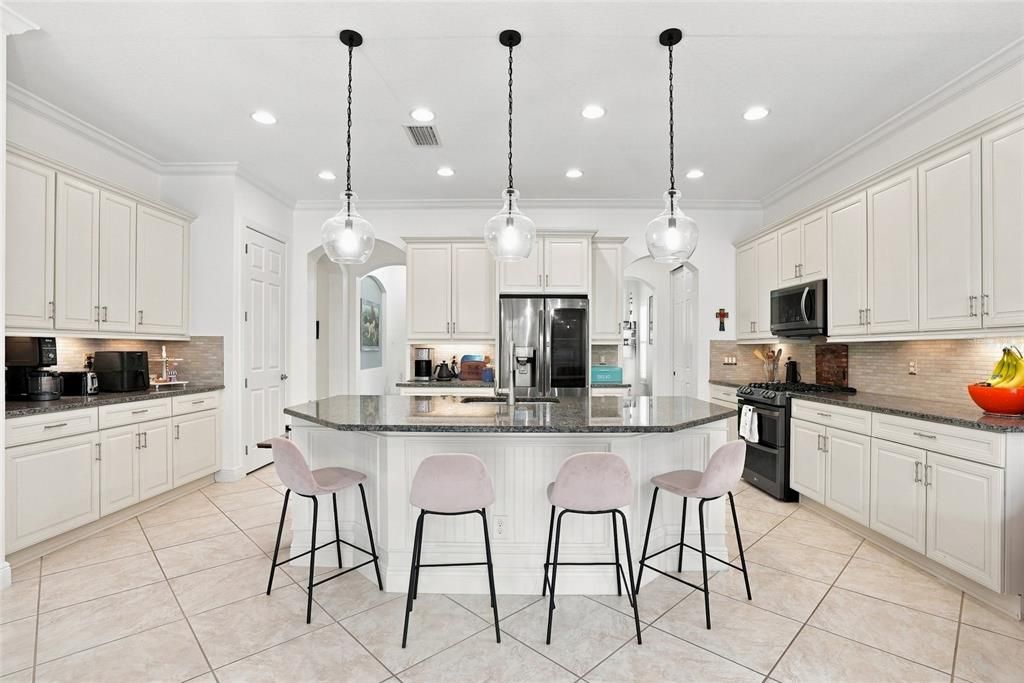 En Venta: $759,000 (3 camas, 2 baños, 2249 Pies cuadrados)
