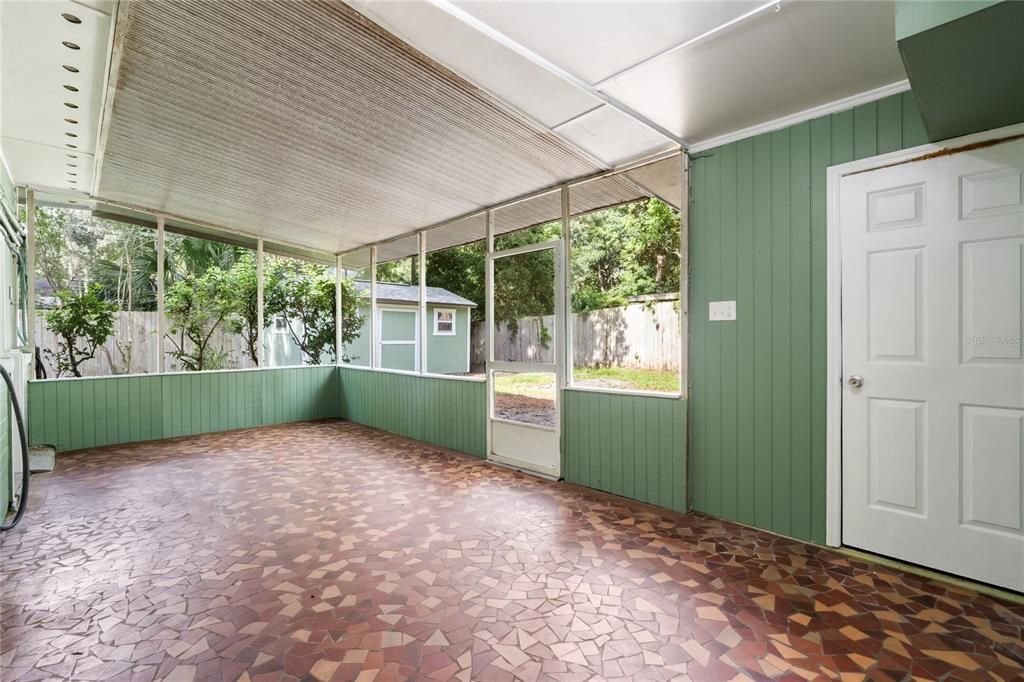 For Sale: $345,000 (3 beds, 2 baths, 1582 Square Feet)