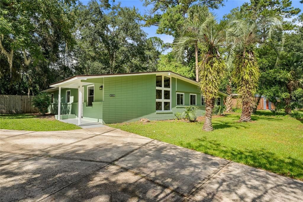 For Sale: $345,000 (3 beds, 2 baths, 1582 Square Feet)