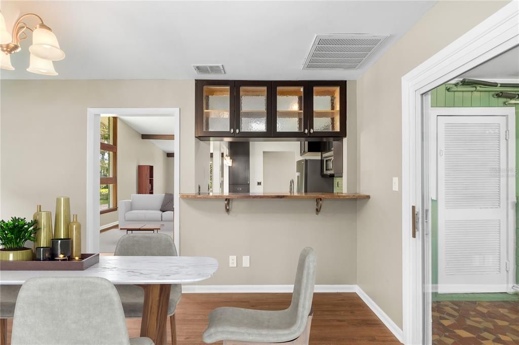 For Sale: $345,000 (3 beds, 2 baths, 1582 Square Feet)