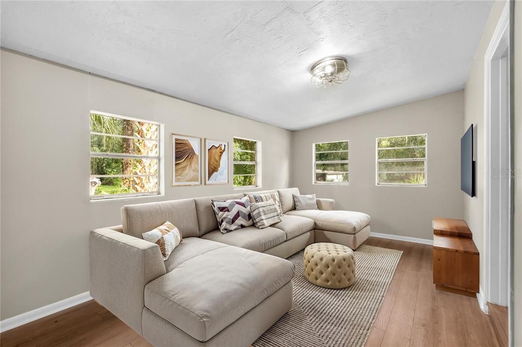 For Sale: $345,000 (3 beds, 2 baths, 1582 Square Feet)