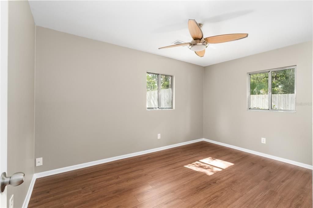 For Sale: $345,000 (3 beds, 2 baths, 1582 Square Feet)