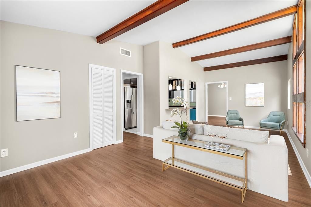 For Sale: $345,000 (3 beds, 2 baths, 1582 Square Feet)