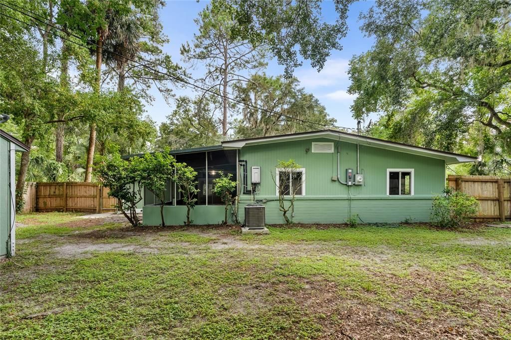 For Sale: $345,000 (3 beds, 2 baths, 1582 Square Feet)