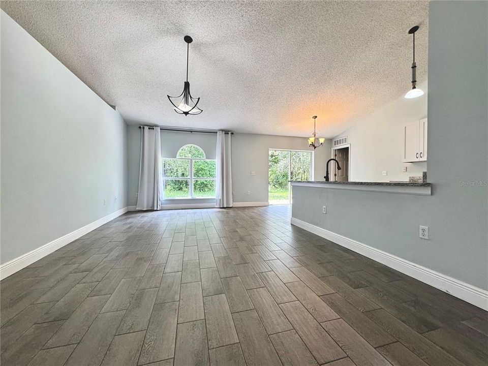 For Sale: $327,777 (4 beds, 2 baths, 1811 Square Feet)