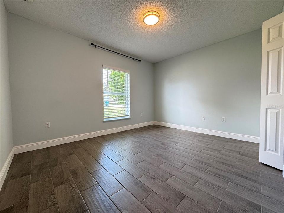 For Sale: $327,777 (4 beds, 2 baths, 1811 Square Feet)