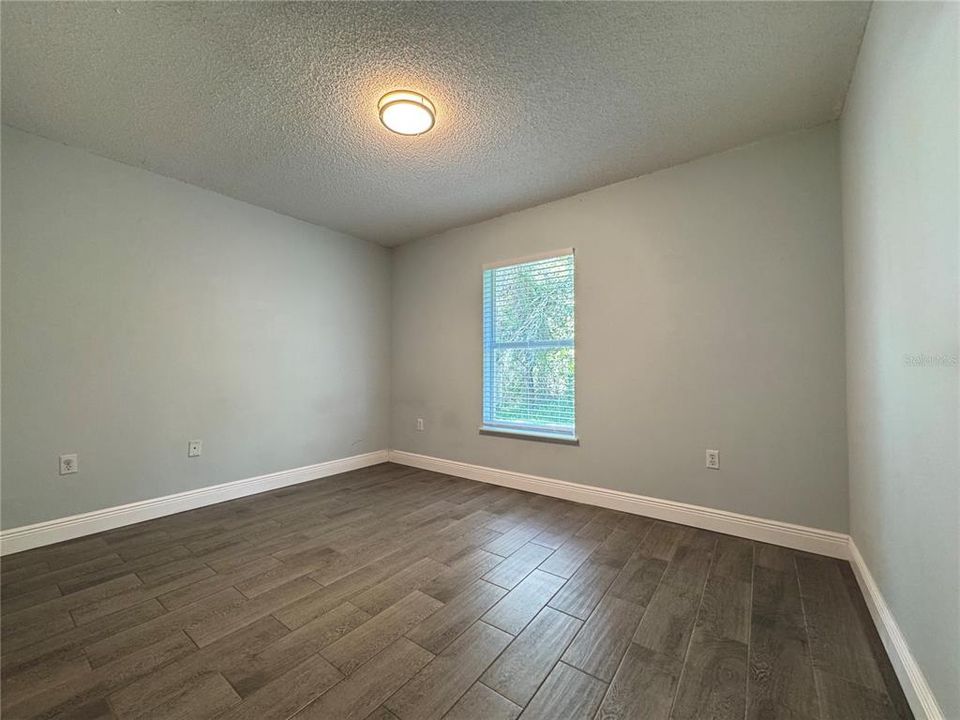 For Sale: $327,777 (4 beds, 2 baths, 1811 Square Feet)