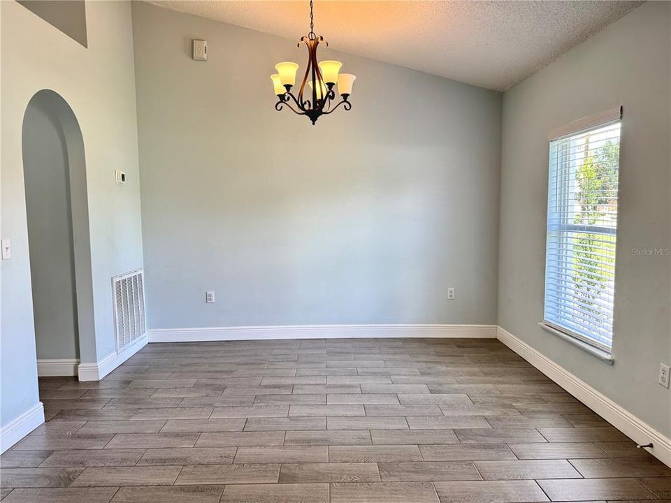 For Sale: $327,777 (4 beds, 2 baths, 1811 Square Feet)