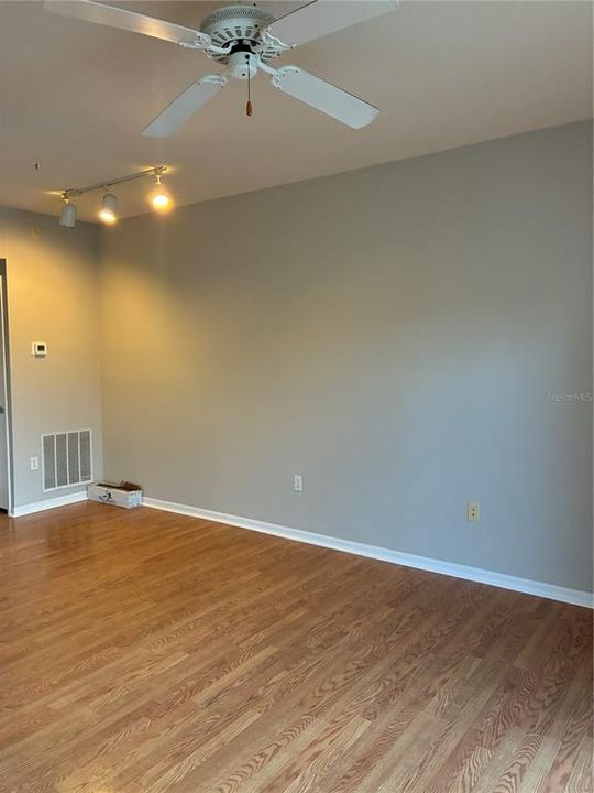 For Rent: $1,500 (1 beds, 1 baths, 715 Square Feet)
