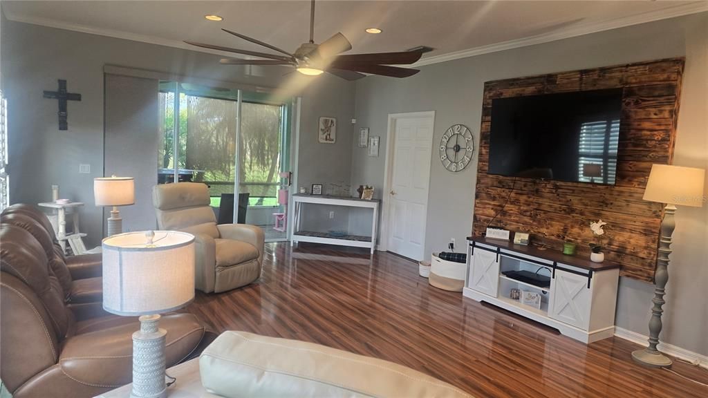 For Sale: $289,900 (3 beds, 2 baths, 1470 Square Feet)