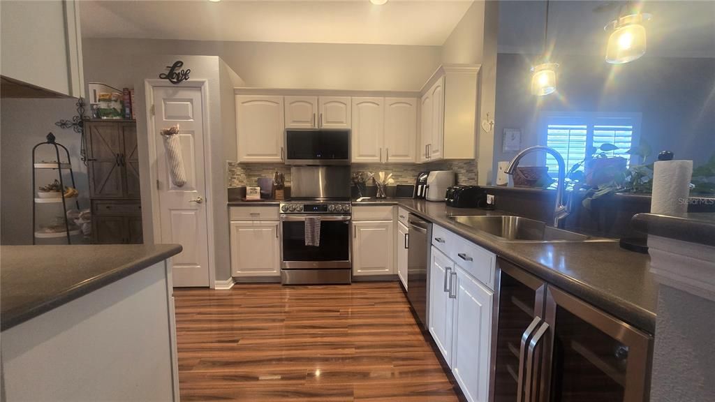 For Sale: $289,900 (3 beds, 2 baths, 1470 Square Feet)