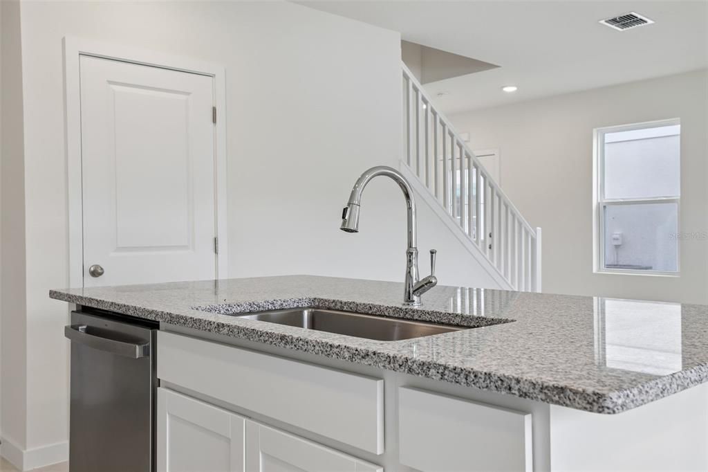 For Sale: $324,990 (3 beds, 2 baths, 1469 Square Feet)