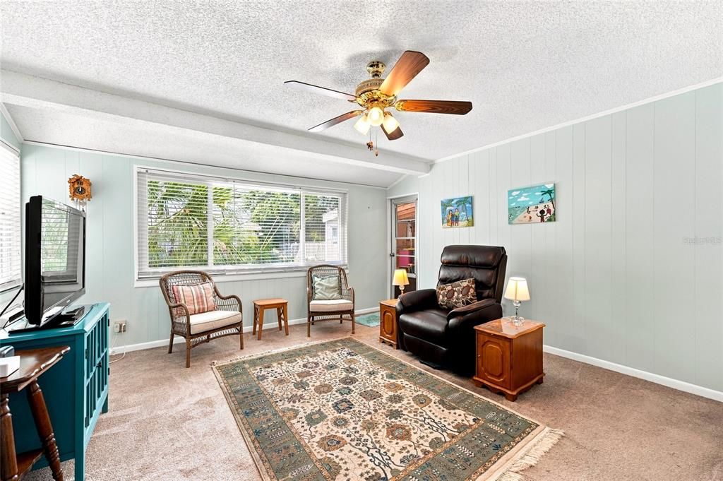 For Sale: $249,900 (3 beds, 2 baths, 1518 Square Feet)