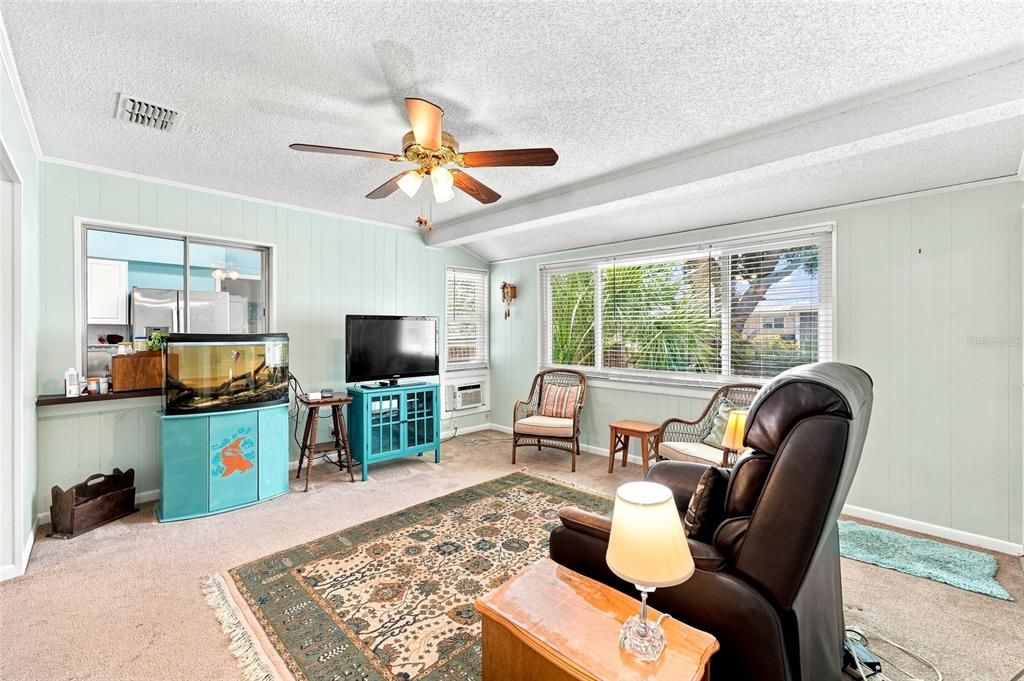 For Sale: $249,900 (3 beds, 2 baths, 1518 Square Feet)