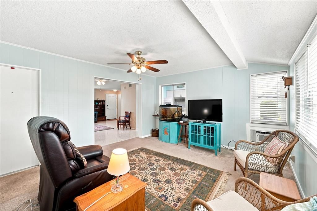For Sale: $249,900 (3 beds, 2 baths, 1518 Square Feet)