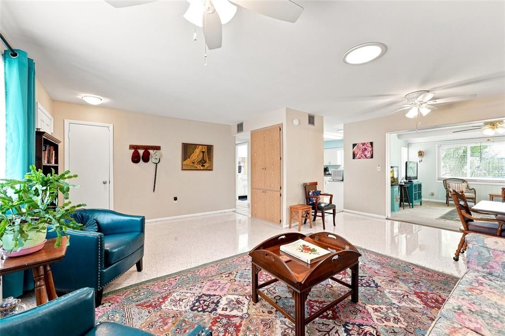 For Sale: $249,900 (3 beds, 2 baths, 1518 Square Feet)