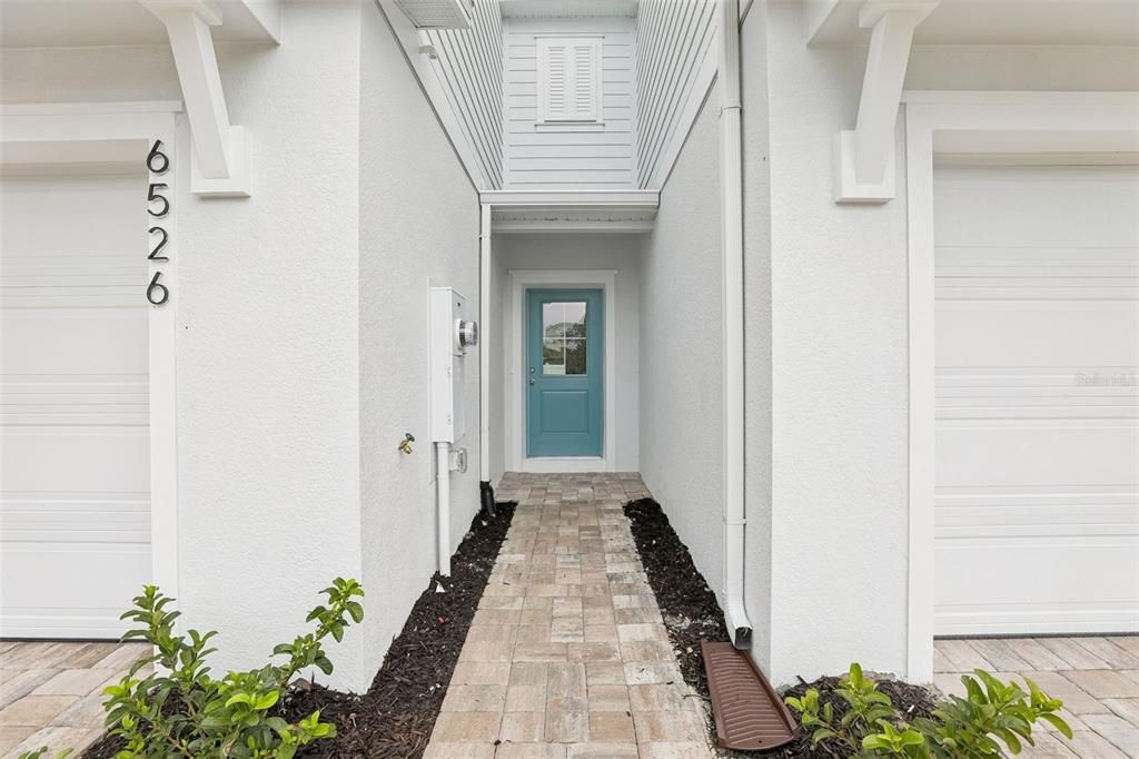 Под контрактом: $317,990 (3 спален, 2 ванн, 1409 Квадратных фут)