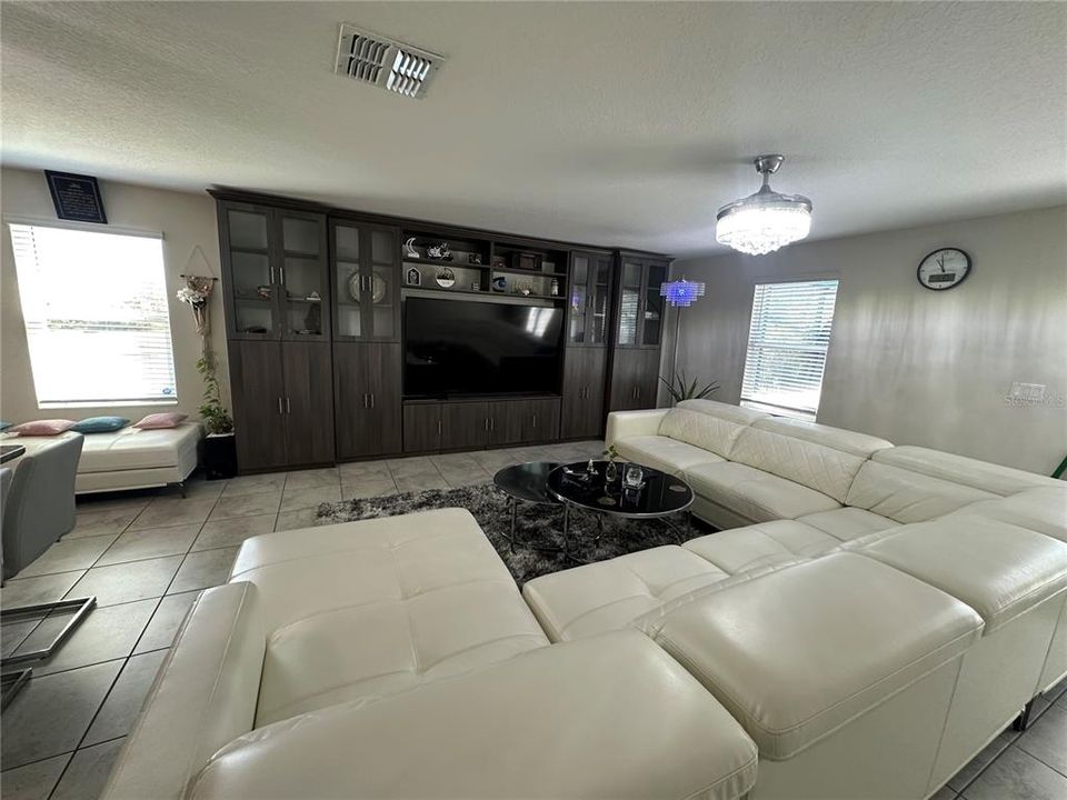 En Renta: $2,900 (5 camas, 2 baños, 2915 Pies cuadrados)