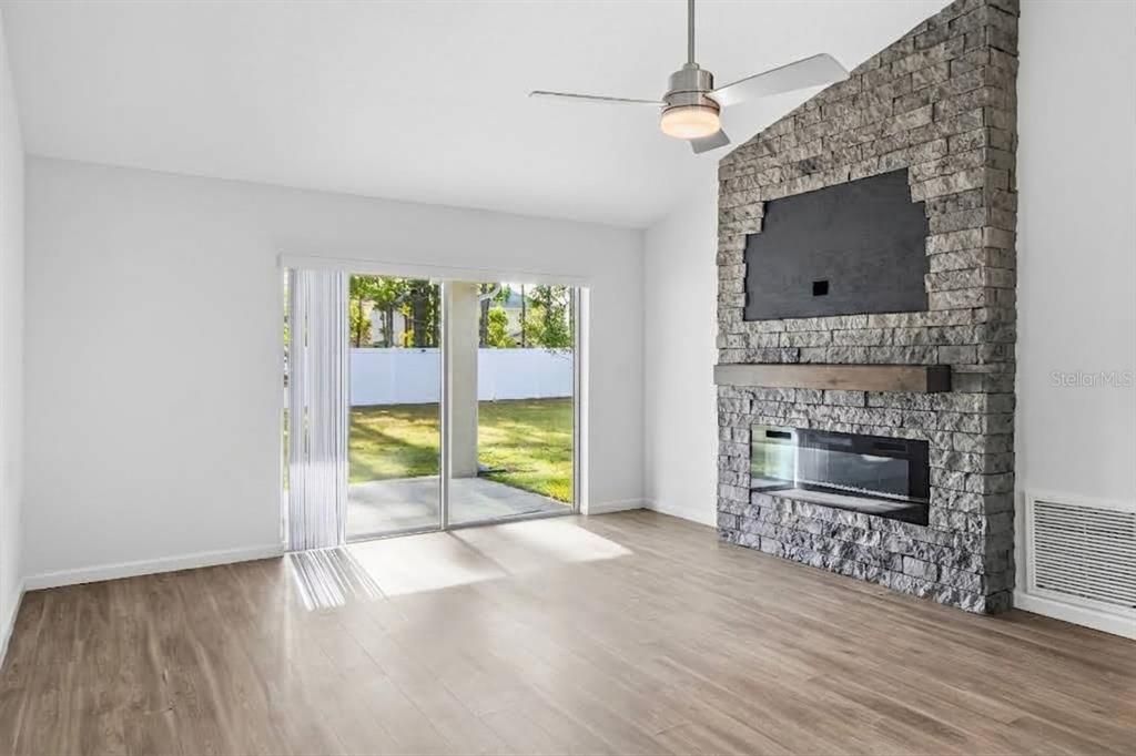 For Sale: $335,000 (3 beds, 2 baths, 1500 Square Feet)