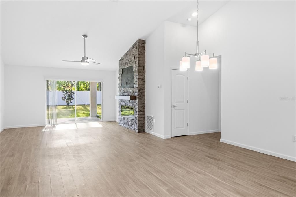 For Sale: $335,000 (3 beds, 2 baths, 1500 Square Feet)