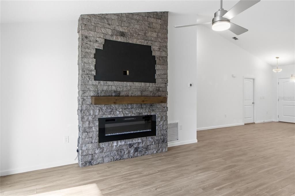 For Sale: $335,000 (3 beds, 2 baths, 1500 Square Feet)