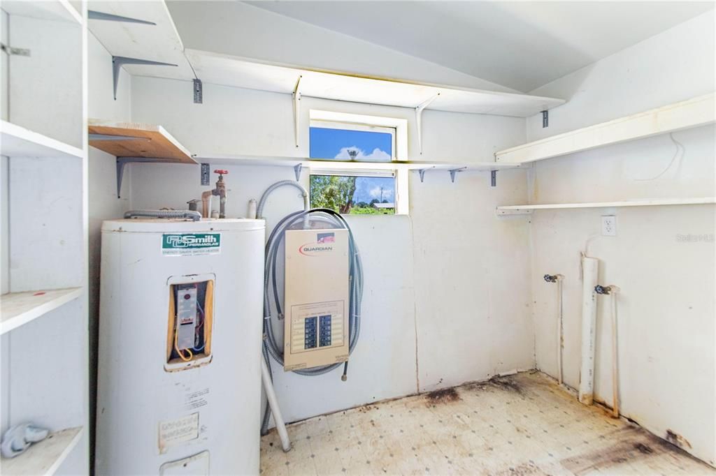На продажу: $400,000 (2 спален, 1 ванн, 928 Квадратных фут)